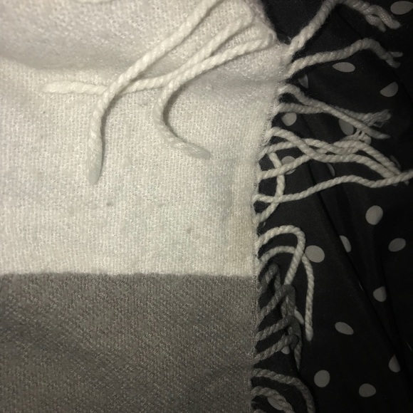 vs pink blanket - Picture 2 of 2